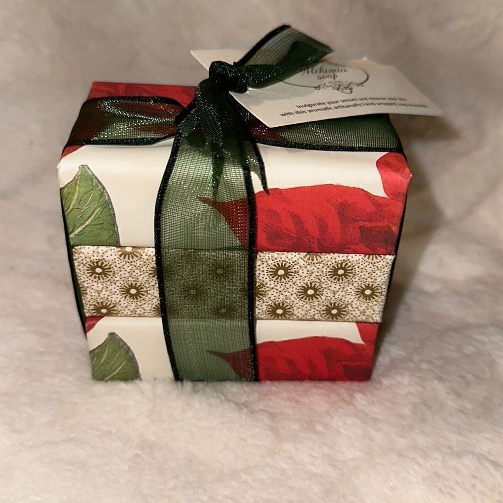 Alchimia Soap Rose Moisturizing Christmas Holiday Poinsettia Wrapped set 3 Soaps